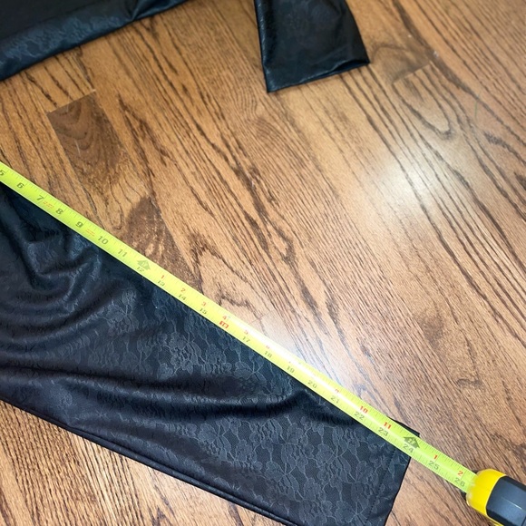 Vegan Leather Lace textured Leggings - Picture 15 of 15